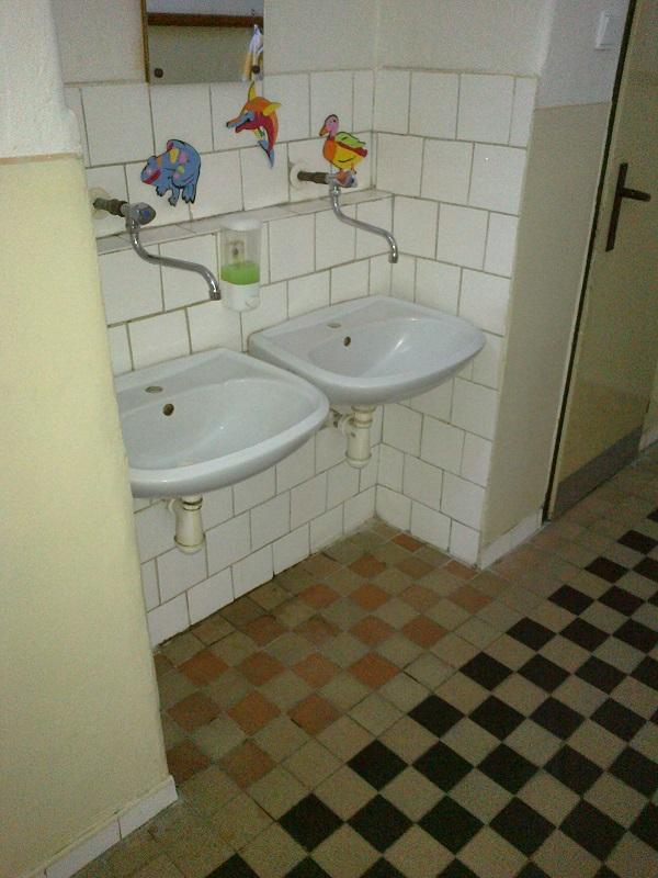Fotogaléria Rekonštrukcia sociálnych zariadení ZŠ (9) Rekonštrukcia sociálnych zariadení ZŠ